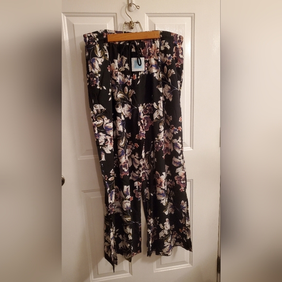 NWT Hayden LA Floral Black Wide Leg Pants - Picture 2 of 5